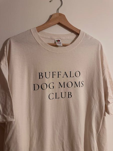 Buffalo Dog Moms Club T-shirt green writing